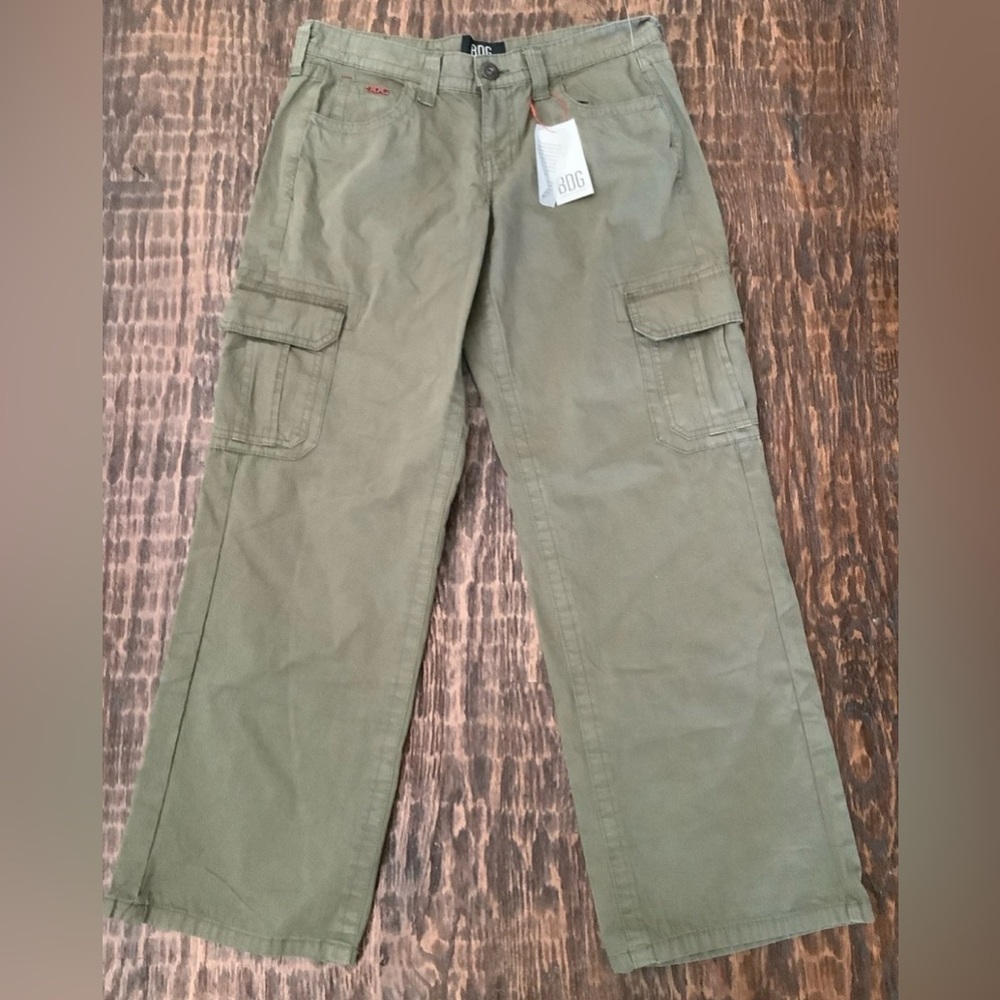 NWT Women’s BDG Urban Outfitters Khaki Low Rise Cargo Pants in Green